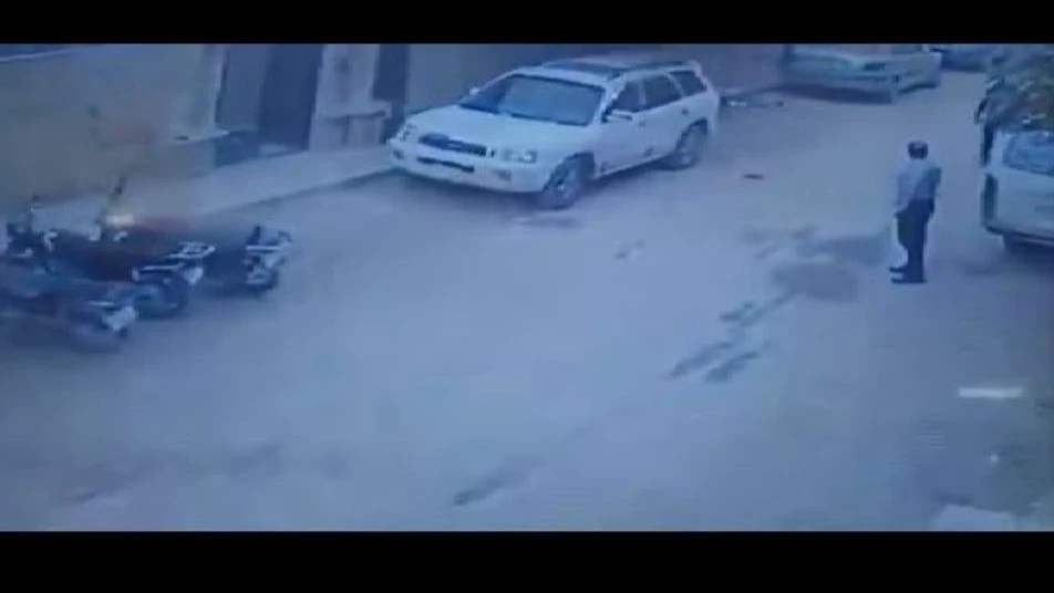 صورة من فيديو الاعتداء على رجل ستيني بعفرين