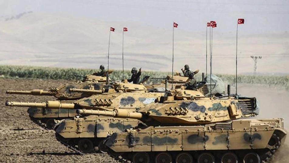 بينها دبابات.. تركيا ترسل تعزيزات عسكرية ضخمة إلى جنوب إدلب