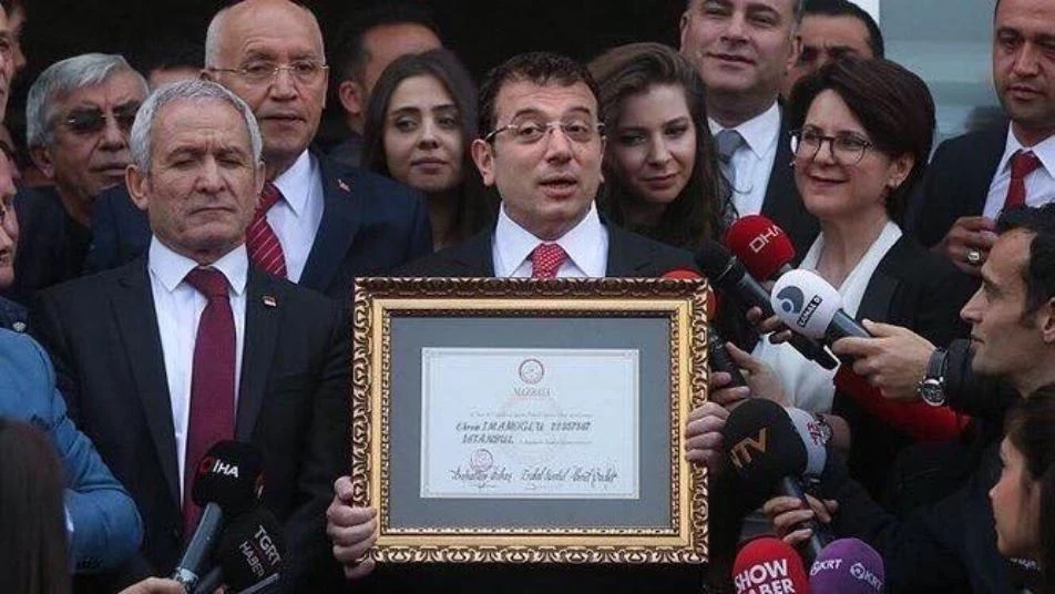 "الشعب الجمهوري" يعلن تسلم مرشحه وثيقة رئاسة بلدية إسطنبول