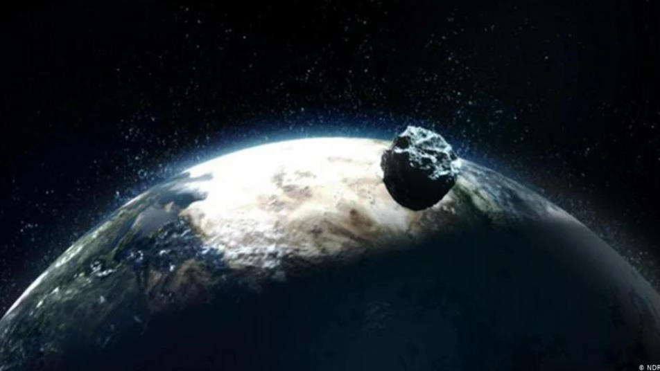 كوكب بحجم ملعب كرة قدم يمر بمحاذاة الأرض.. ماذا سيحدث إذا اصطدم فيها؟