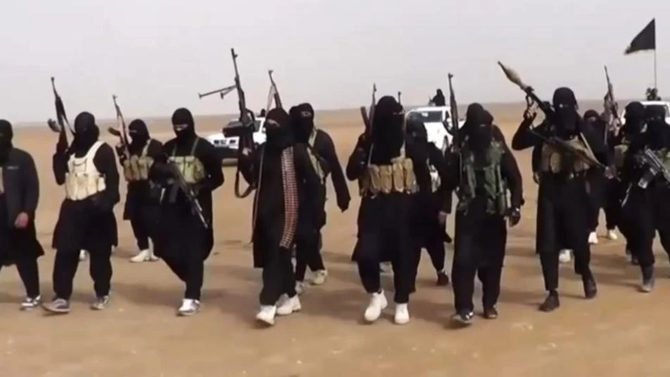 هكذا يحصل داعش على إتاوات من تجار النفط بين "قسد" وميليشيا أسد