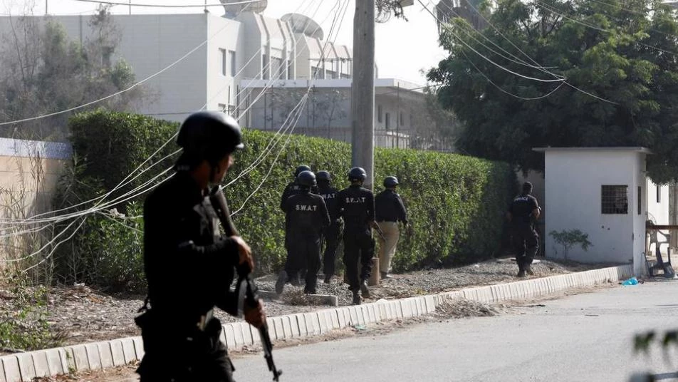 إعلام محلي: مسلحون يقتلون 14 شخصا بعد خطف حافلة بجنوب غرب باكستان