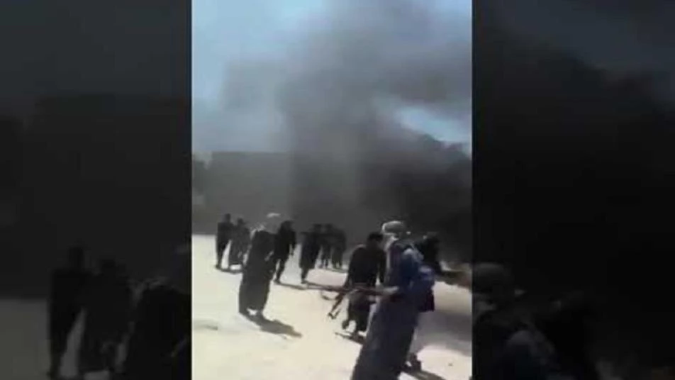 اشتباكات عنيفة..  مسلحو العشائر يطردون "قسد" من عدة مقرات شرق دير الزور