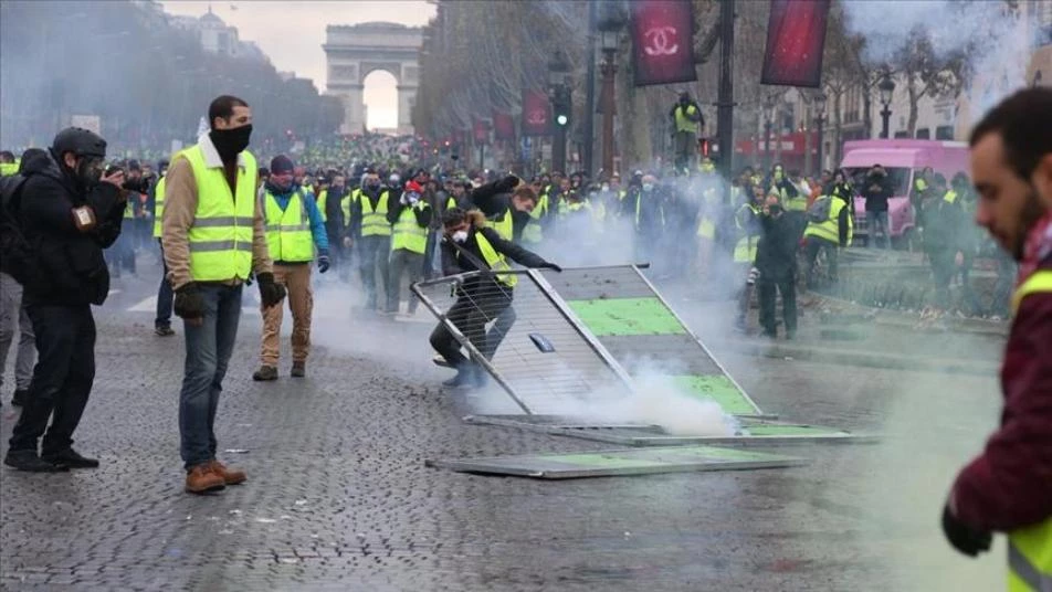مواجهات بين قوات الأمن و"السترات الصفراء" في باريس