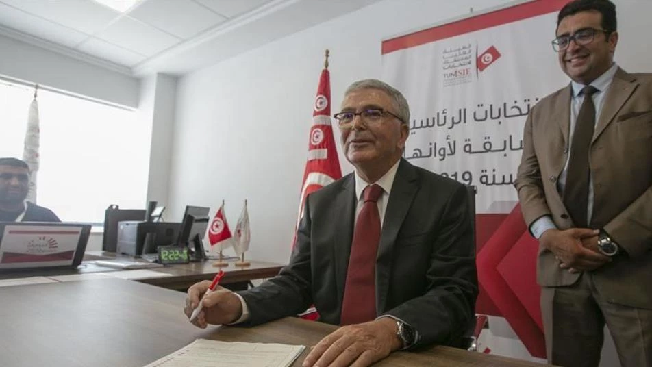 وزير الدفاع التونسي يطالب الشاهد بالاستقالة من رئاسة الحكومة