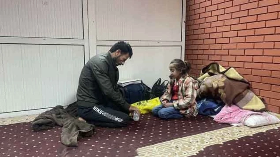 مأساة طفلة سورية مريضة بالقلب تثير تعاطف الإعلام التركي (فيديو)
