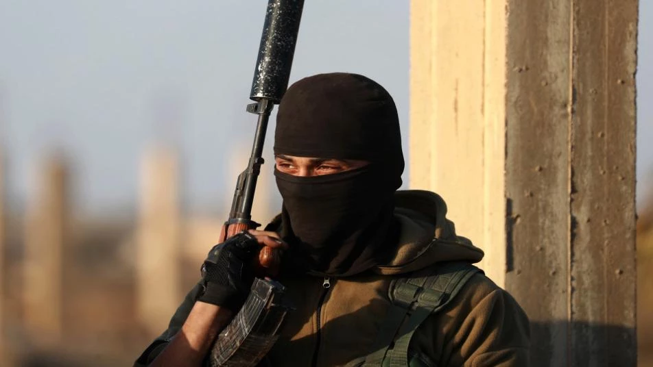 داعش تقتل مدنياً وتحرقه في قرية تستولي عليها ميليشيا "قسد" بديرالزور!
