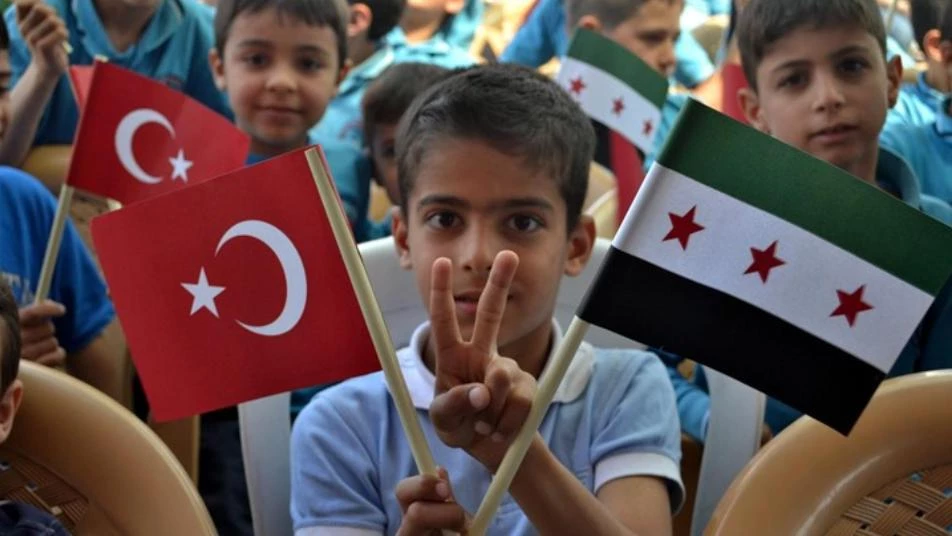 تقرير يحذر من دخول العلاقة بين المجتمع التركي واللاجئين السوريين "مساراً أكثر توتراً" ويقدم توصيات