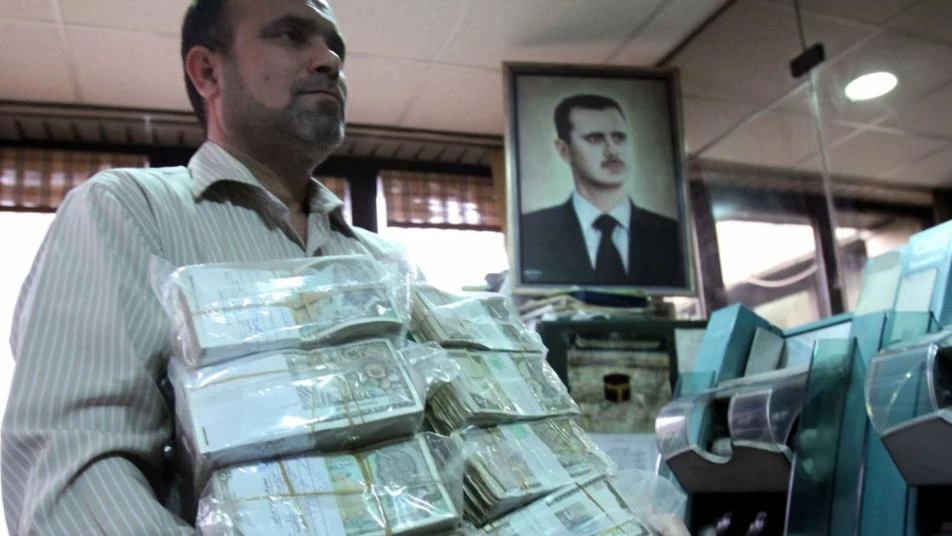 كيف يعمل نظام أسد لتحييد الشمال السوري من التدخل بتحديد سعر الدولار؟