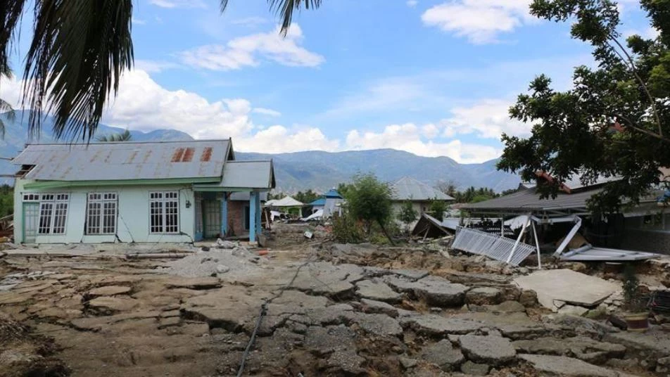 ارتفاع عدد قتلى زلزال بشرق إندونيسيا إلى 30 قتيلا
