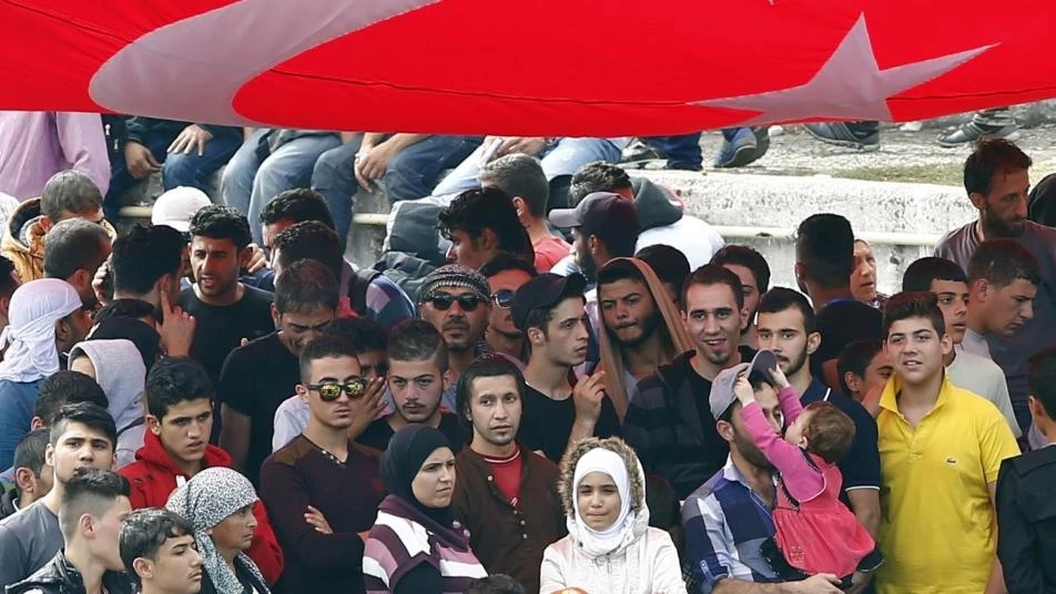 تقرير لـ"دويتشه فيله" يكشف أسباب ازدياد حالات الاعتداء على السوريين في تركيا