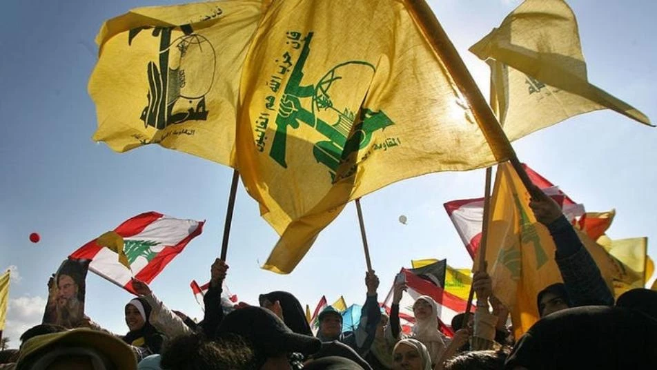 اتهامات لرئيس وكالة ألمانية سابق بممارسة تجارة الأسلحة وتمويل الإرهاب من قطر إلى “حزب الله” في الخفاء.