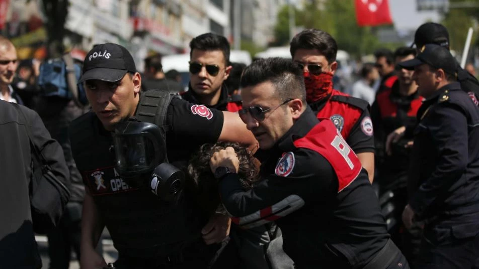"أراد إغراق أضنة بالدماء".. تركيا تقبض على إرهابي بحوزته متفجرات لتنفيذ 7 عمليات إرهابية (صور)