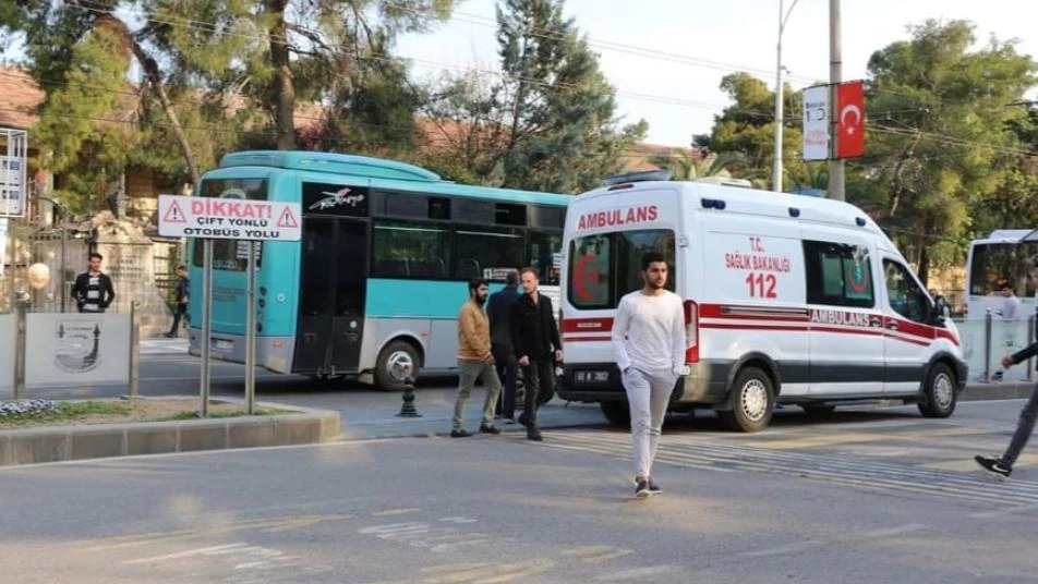 اصطدام حافلة بفتاة سورية في ولاية شانلي أورفا التركية