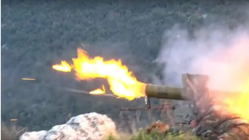 صاروخ موجه يباغت عناصر ميليشيا أسد غرب حلب (فيديو)