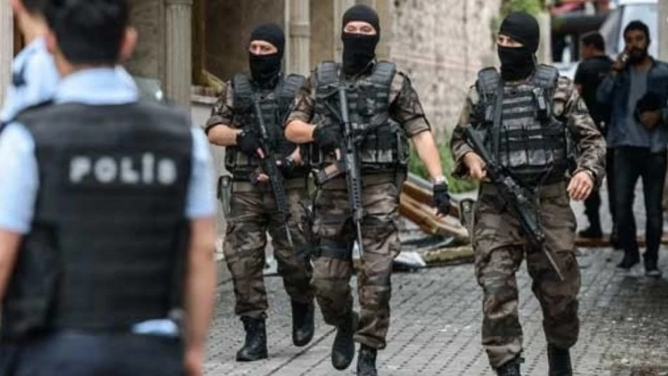 بحوزته مخططات خطيرة.. السلطات التركية تلقي القبض على "أمير داعش" بتركيا