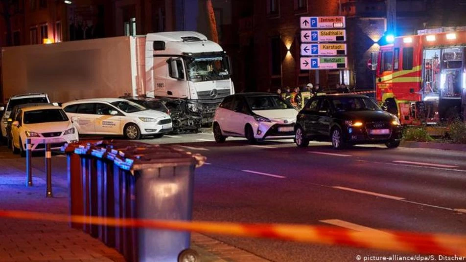هكذا سرق لاجئ  سوري شاحنة وصدم سيارات في مدينة ألمانية