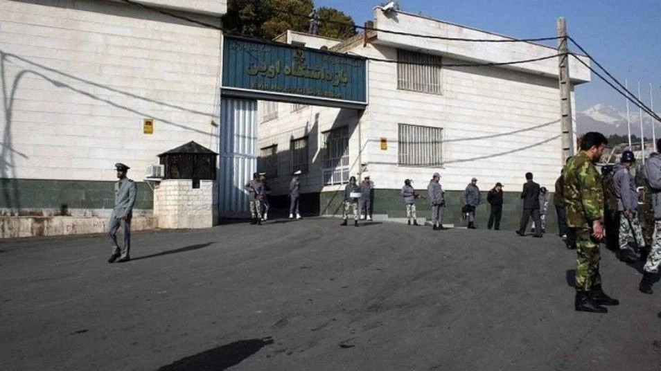 بالفيديو.. هروب جماعي لمعتقلين إيرانيين خوفاً من كورونا