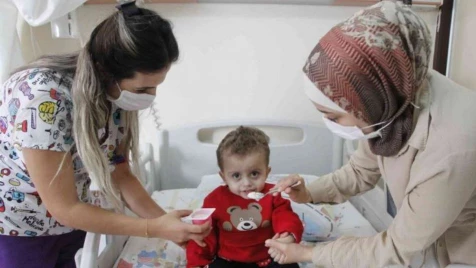 في سبق طبي مذهل.. أطباء ينجحون بزراعة مريء لرضيع سوري (فيديو)