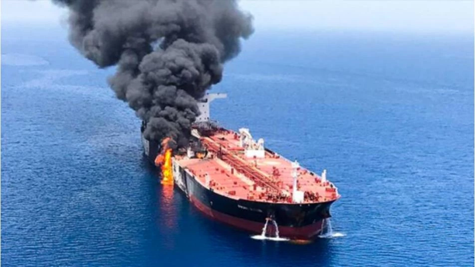 انفجار ناقلة نفط إيرانية في البحر الأحمر