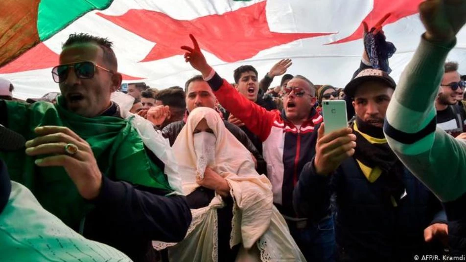 آلاف يحتجون مرة أخرى على النخبة الحاكمة في الجزائر