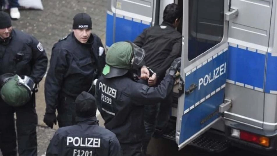 الشرطة الألمانية تعتذر بسبب لاجئ سوري.. ما القصة؟ 