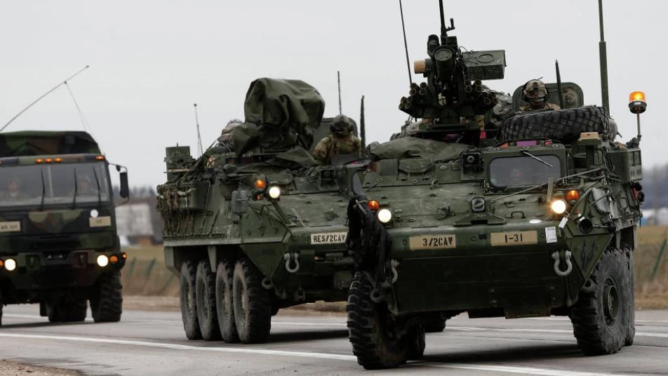 التحالف الدولي يرسل تعزيزات عسكرية إلى شرق ديرالزور.. ما مهمتها؟