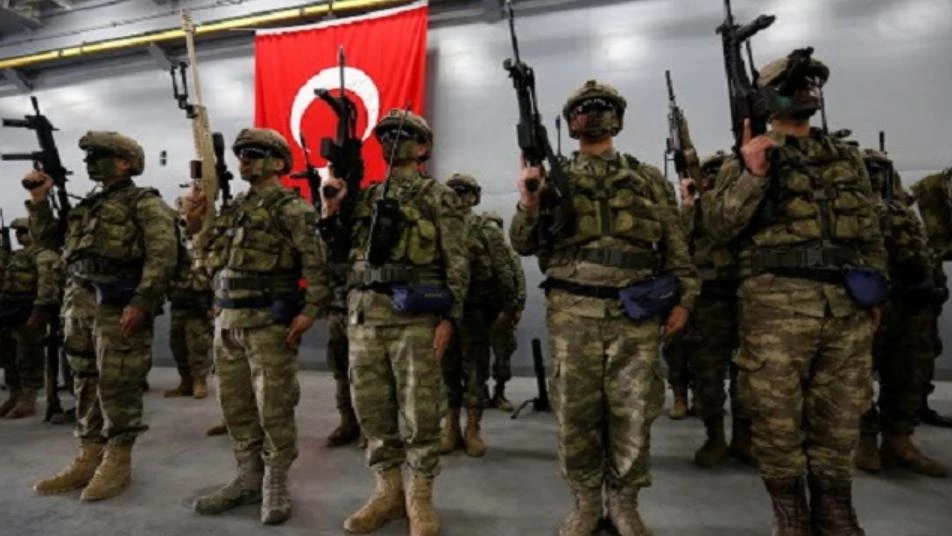 مئة ضابط يهاجمون حكومة أردوغان وخبير تركي يصف بيانهم بالانقلابي ويكشف خفاياه