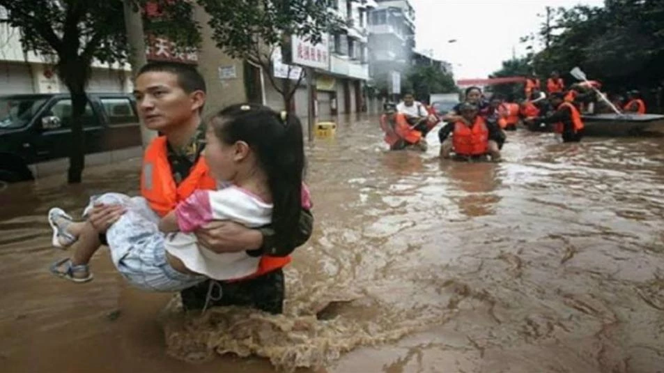 إعصار مدمر  يحصد أرواح حوالي 160 شخصاً شرق آسيا وقلق من توجهه إلى أستراليا