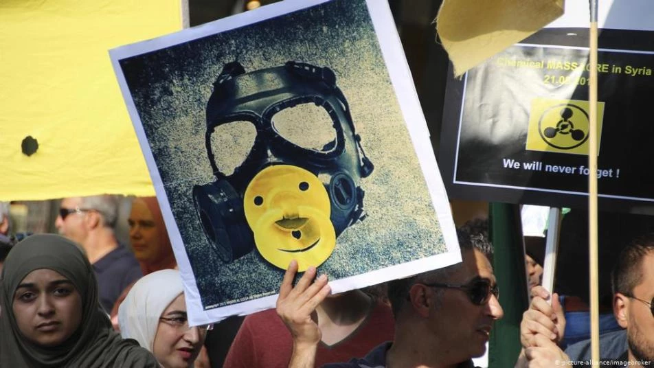 متظاهرون ينددون باستخدام السلاح الكيماوي في سوريا