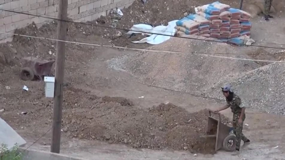 وكالة الأناضول: "الوحدات الكردية" تواصل حفر الخنادق بمنطقة عين العرب