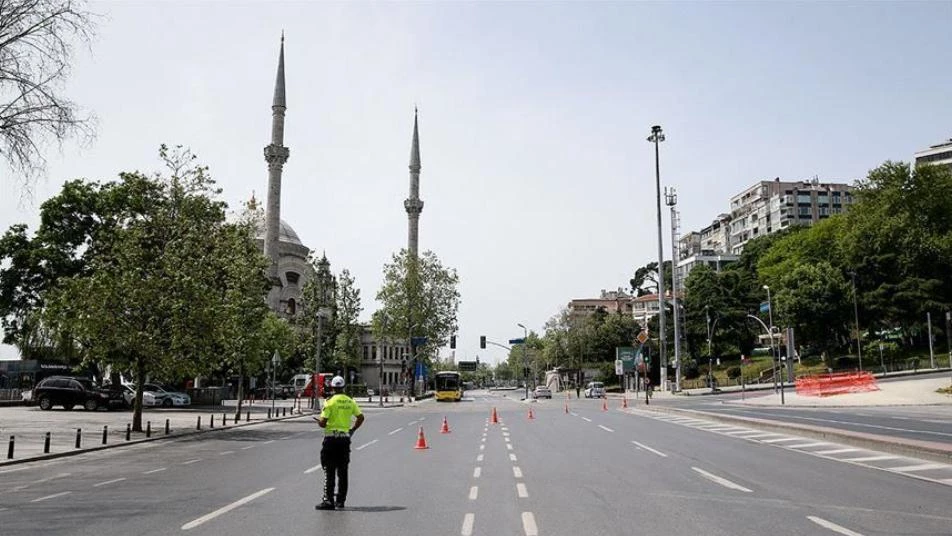 الداخلية التركية تحذّر أصحاب الإقامات من خرق حظر التجول