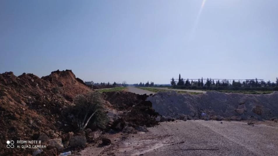 معتصمون يقطعون الطريق للمرة الرابعة أمام الدوريات الروسية جنوب إدلب