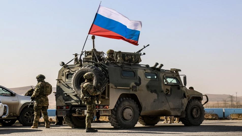 تهديد بالانسحاب.. أنباء عن خلاف بين روسيا وميليشيا "قسد" في شرق الفرات