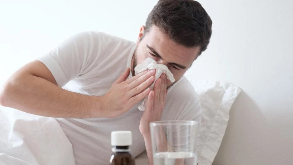 ما هي الأعراض التي تميّز كورونا عن نزلات البرد والإنفلونزا؟