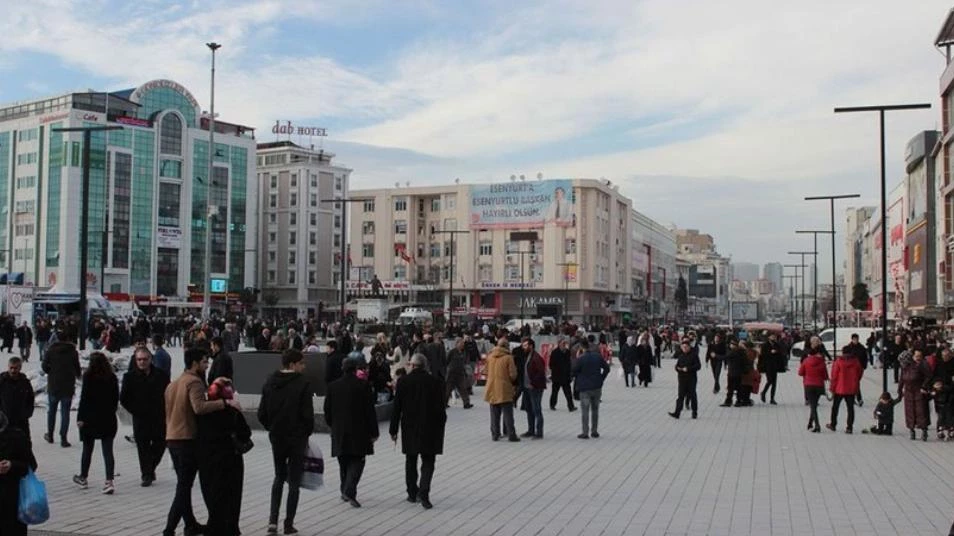 حي بإسطنبول يفوق تعداد سكانه 56 مدينة.. هذه أعداد السوريين فيه