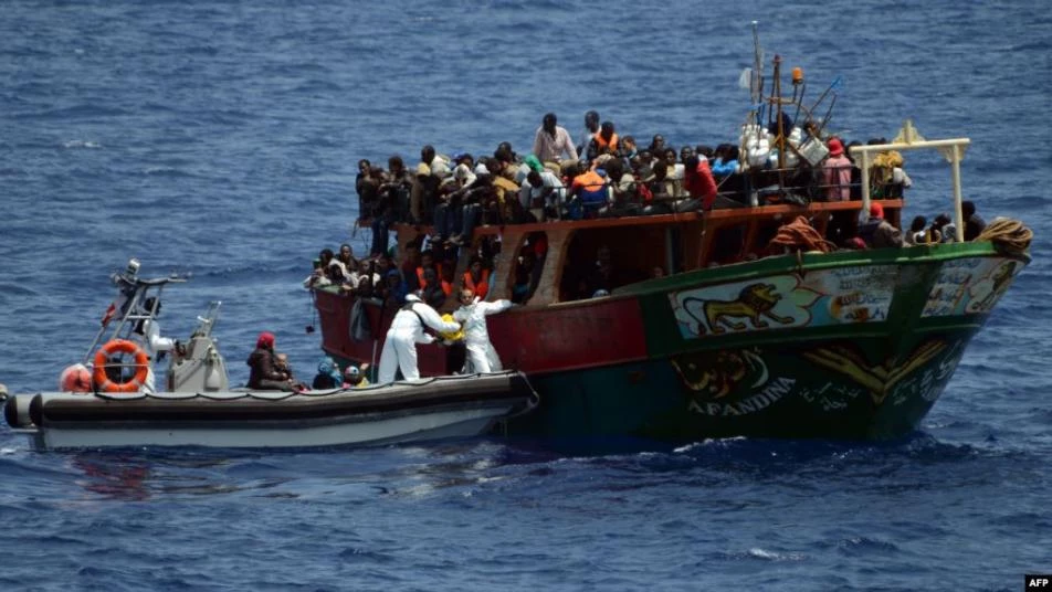 خفر السواحل الليبي ينقذ 290 مهاجرا قبالة ساحل طرابلس الشرقي