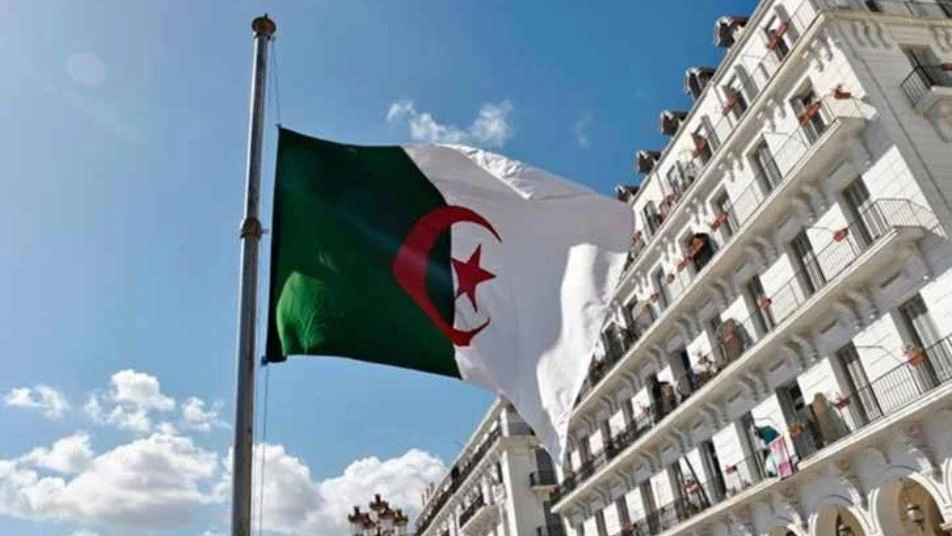 الجزائر.. سجن 21 محتجاً بتهمة تقويض الوحدة الوطنية