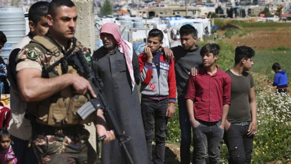 "أشبه بصكوك الاستعباد".. بلدية لبنانية تصدر  قرارات عنصرية جديدة ضد اللاجئين السوريين