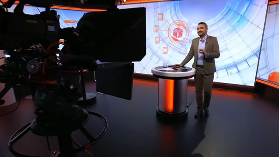 محلل سياسي يفضح قناة بي بي سي العريقة على الهواء وطريقته تدهش المذيعة! (فيديو)