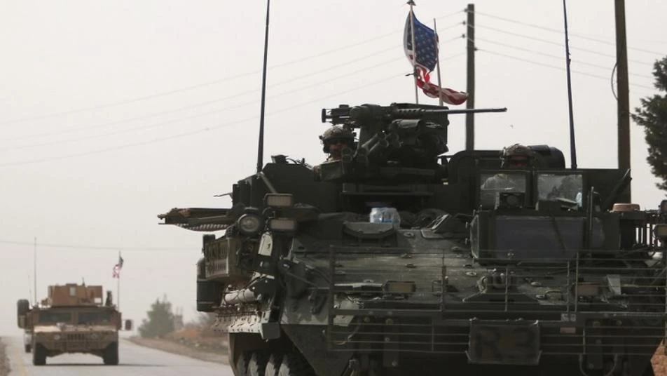 القوات الأمريكية تُخلي قاعدة عسكرية في مدينة عين العرب