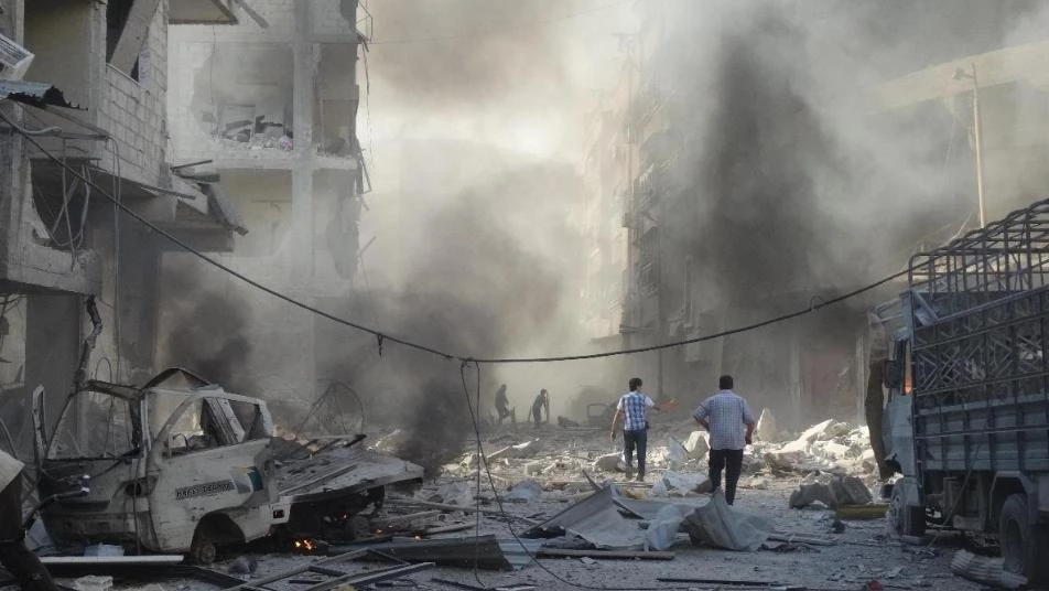 ضحايا في قصف جوي على سوق معرة النعمان جنوبي إدلب (صور)