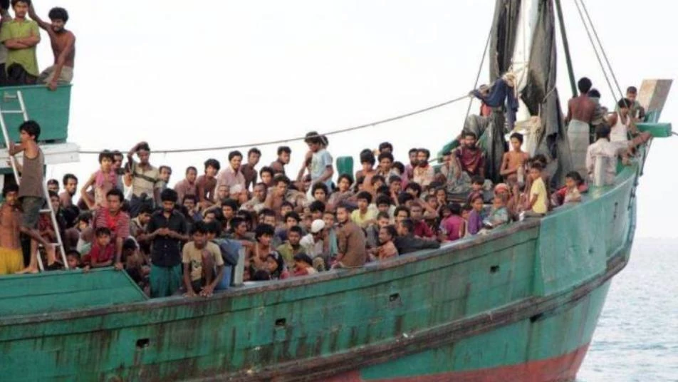 إنقاذ حياة 119 من مسلمي أراكان قبل غرق قاربهم في خليج البنغال