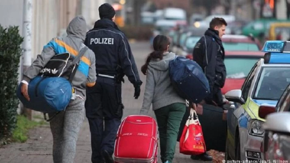 كيف تعامل ألمانيا وهولندا السوريين الحاصلين على وثائق لجوء يونانية؟
