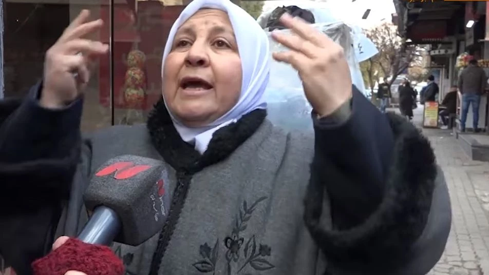امرأة من قلب دمشق تعري النظام:ماني خايفة..هجرتونا قسرياً وجوزي مات طقيق- فيديو