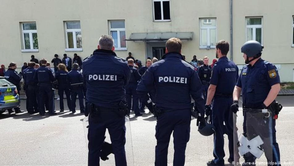 عائلة سورية تعتدي على الشرطة في ألمانيا.. ما القصة؟