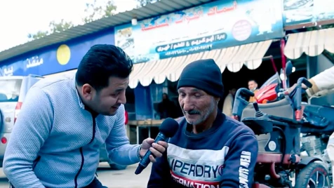 تصرف لاجئ سوري مبتور القدمين رفض جائزة مالية كبيرة يفاجئ إعلاميا شهيرا (فيديو)