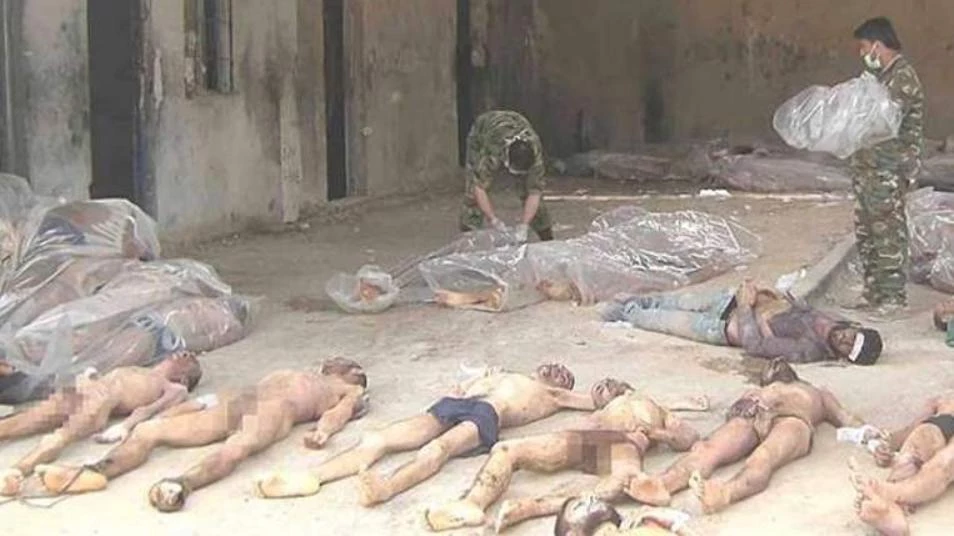 قتلوا بطريقة مروعة.. الكشف عن مقابر جماعية للمعتقلين في درعا