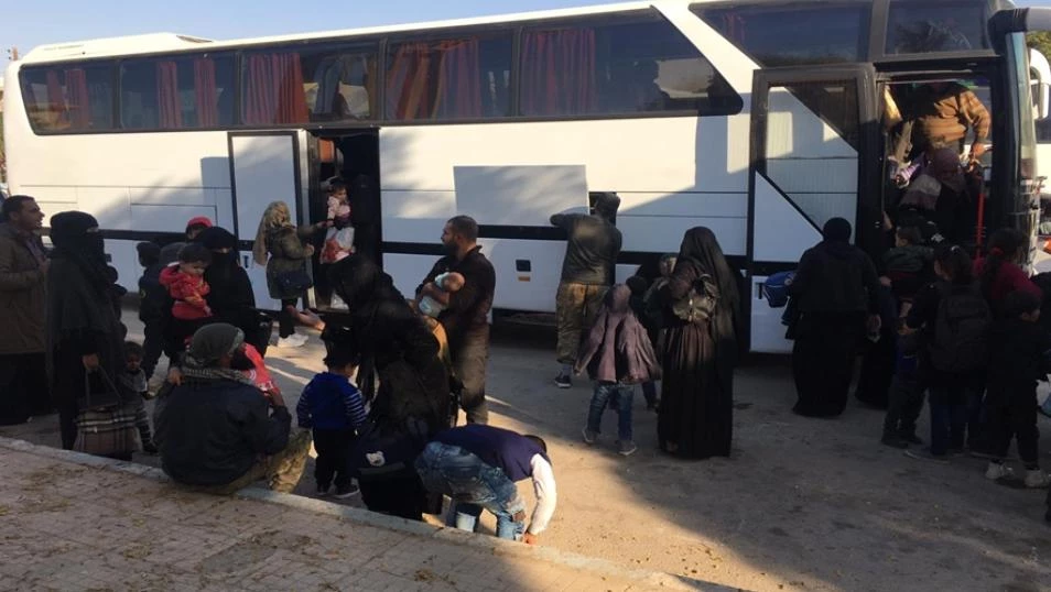 تركيا تعلن عن عودة عشرات السوريين إلى بلادهم في منطقة "نبع السلام"