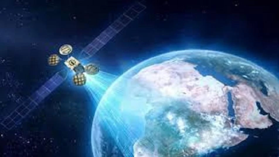 مصر تؤجل إطلاق قمرها الصناعي الأول للاتصالات